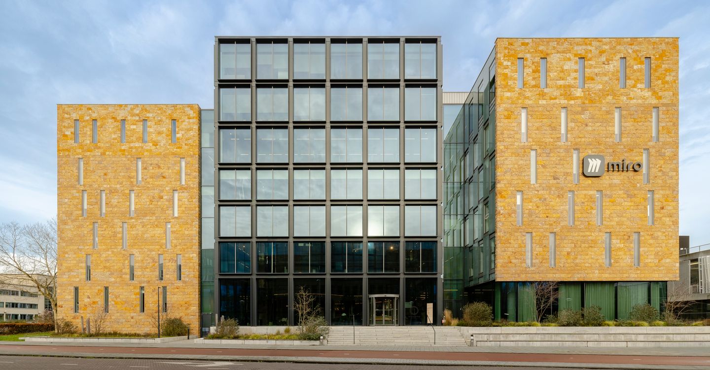 Bekijk foto 1 van Fred. Roeskestraat 100