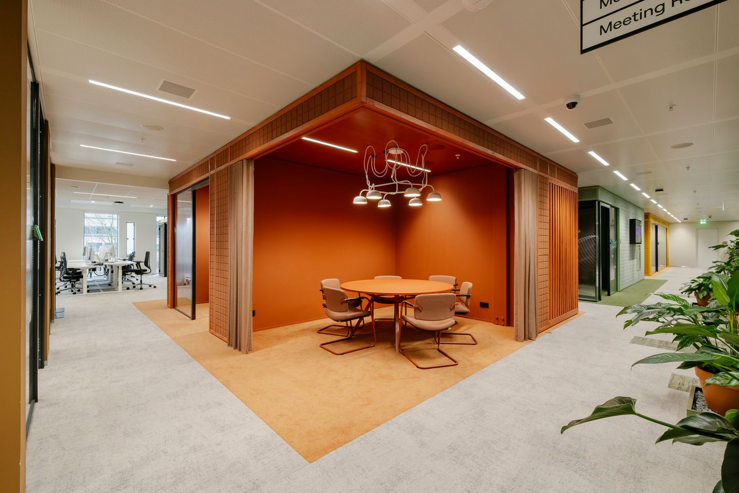 Bekijk foto 4 van Fred. Roeskestraat 100