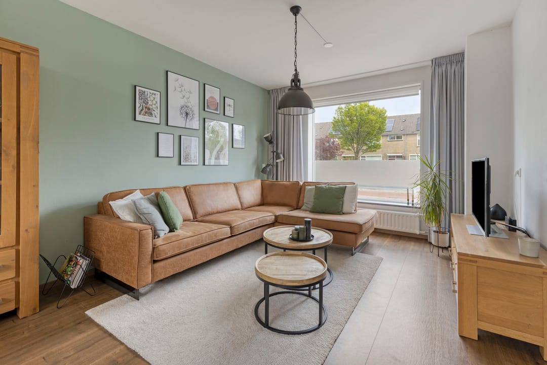 Photo 2 of Van Hogendorplaan 12