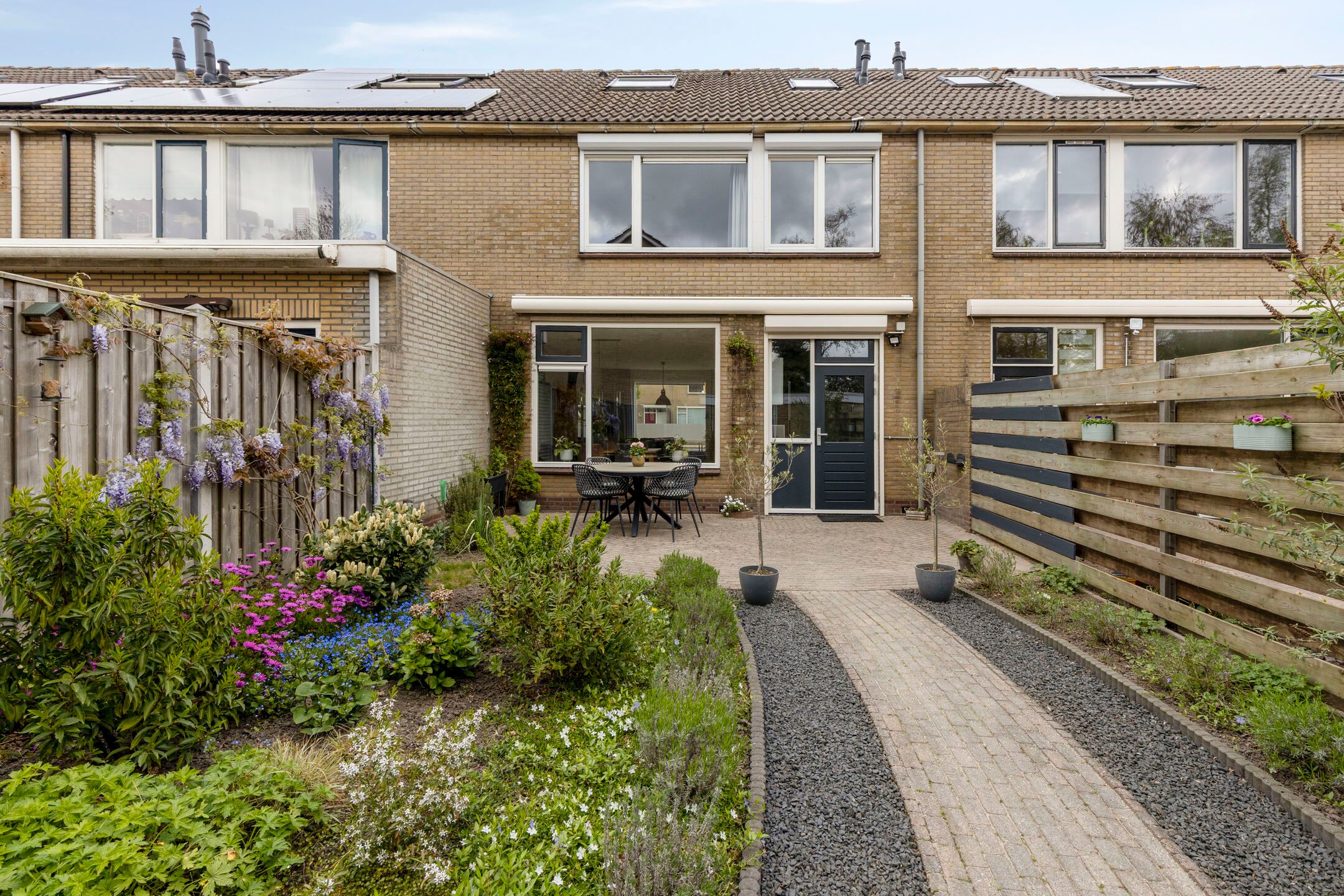 Photo 39 of Van Hogendorplaan 12