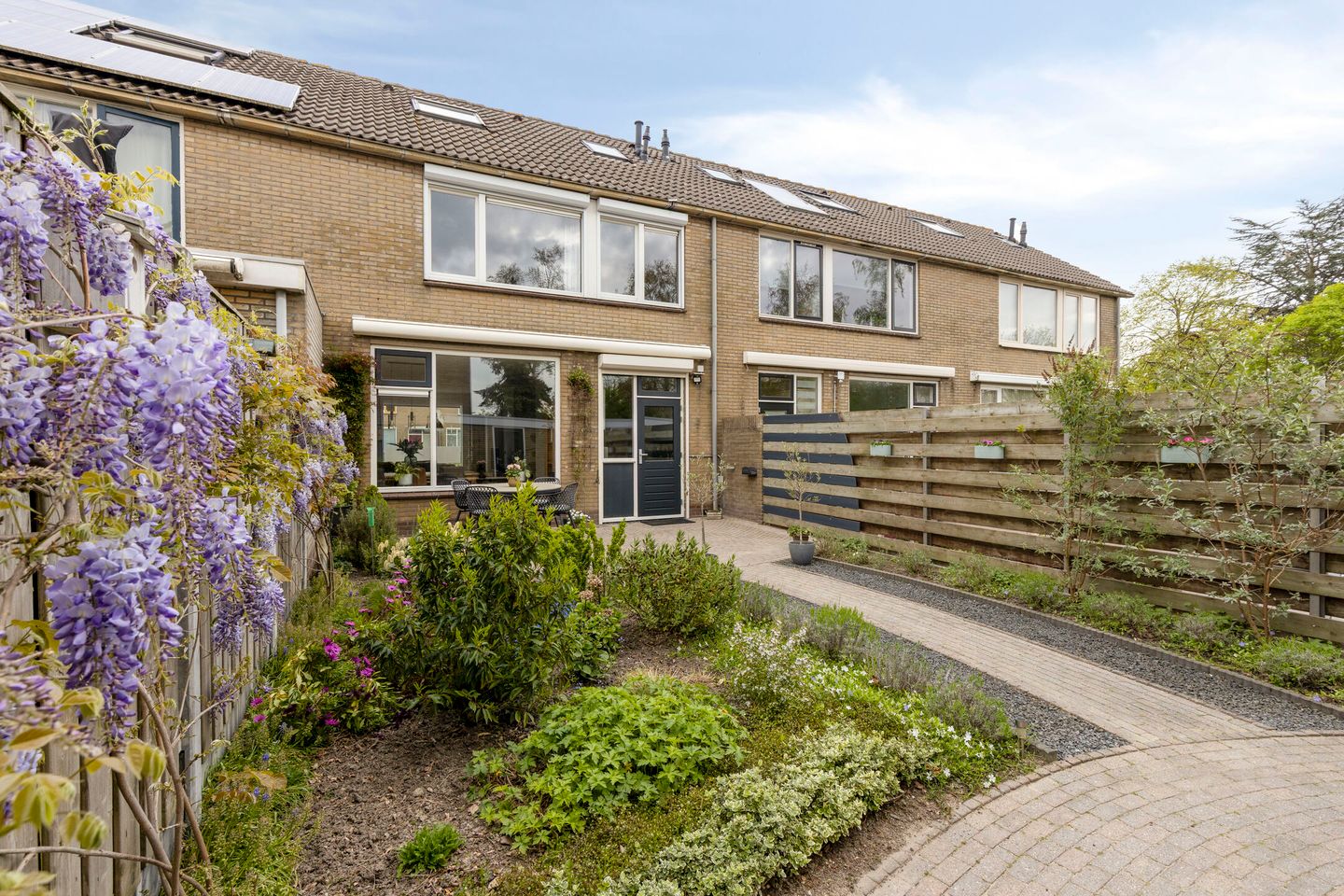 Photo 4 of Van Hogendorplaan 12