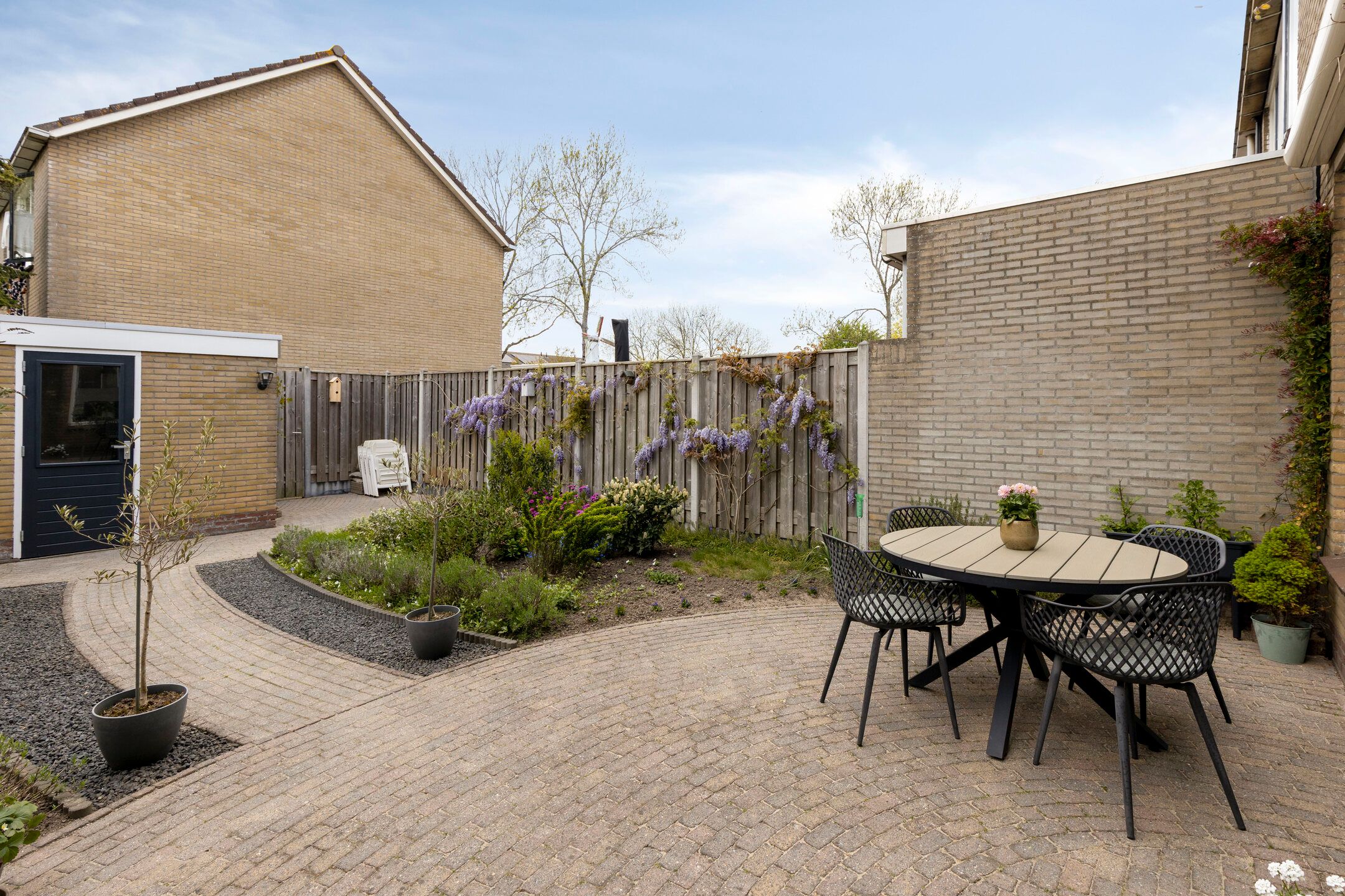 Photo 33 of Van Hogendorplaan 12