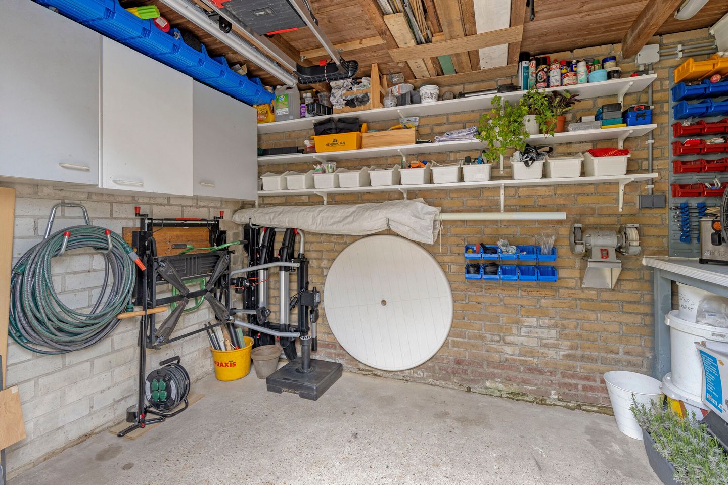 Photo 40 of Van Hogendorplaan 12