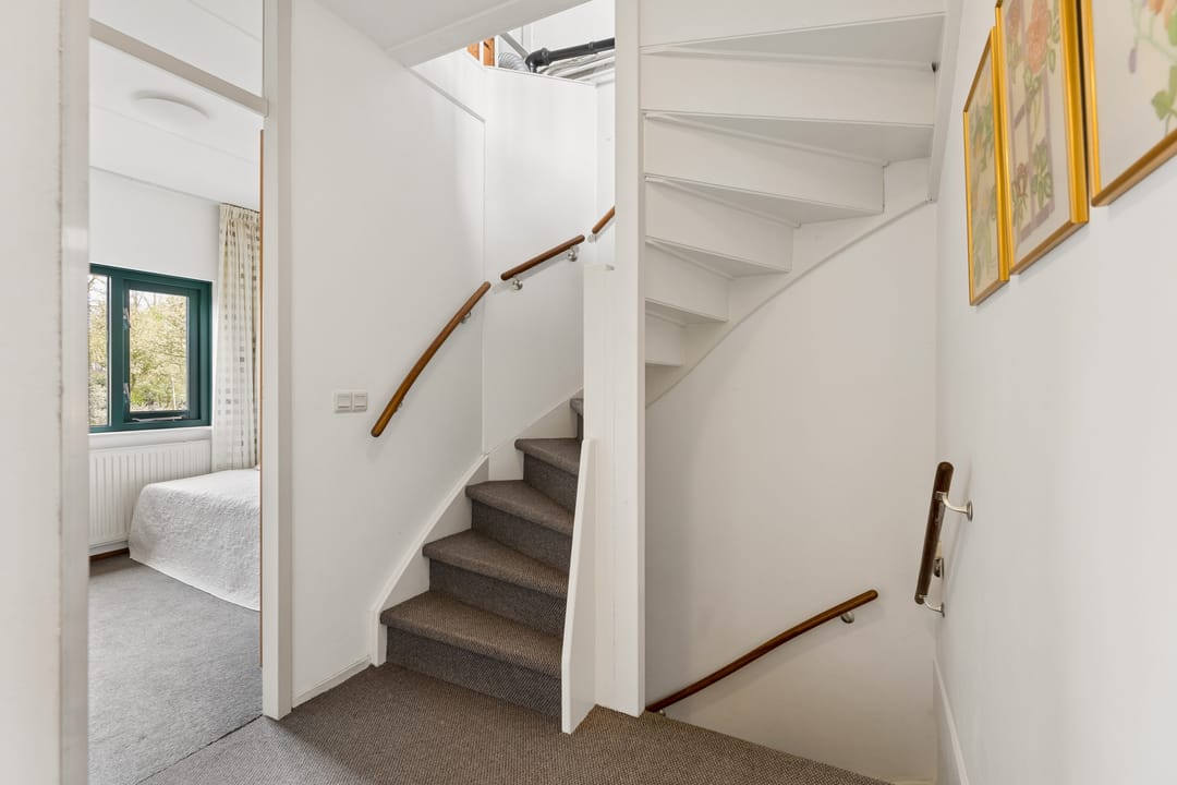 Spacious Corner House with Garage and Rooftop Terrace in Quiet Family Neighborhood — 28