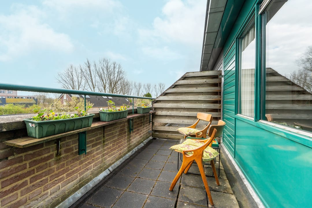 Spacious Corner House with Garage and Rooftop Terrace in Quiet Family Neighborhood — 32