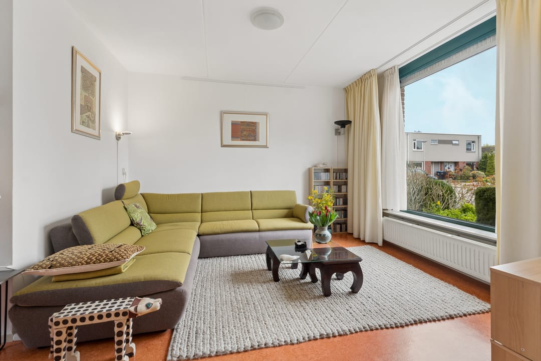 Spacious Corner House with Garage and Rooftop Terrace in Quiet Family Neighborhood — 7