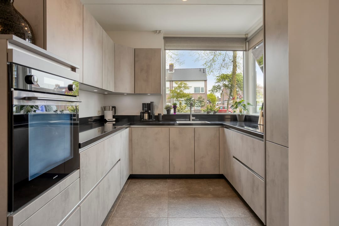 Photo 2 of Leharstraat 6