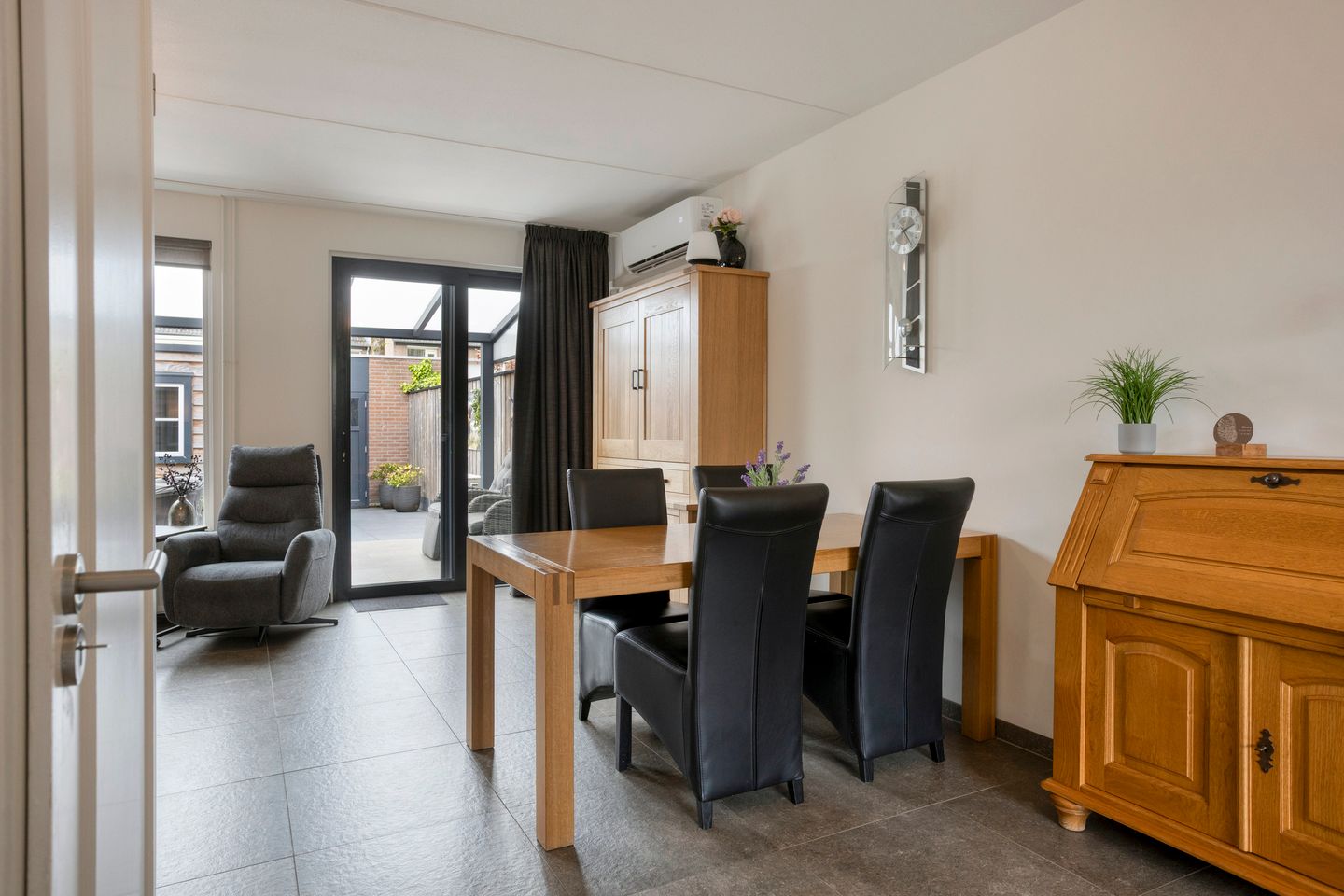 Photo 10 of Leharstraat 6