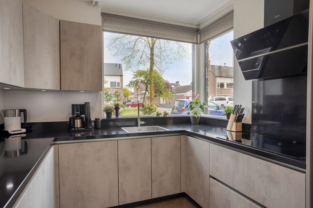 Photo 13 of Leharstraat 6