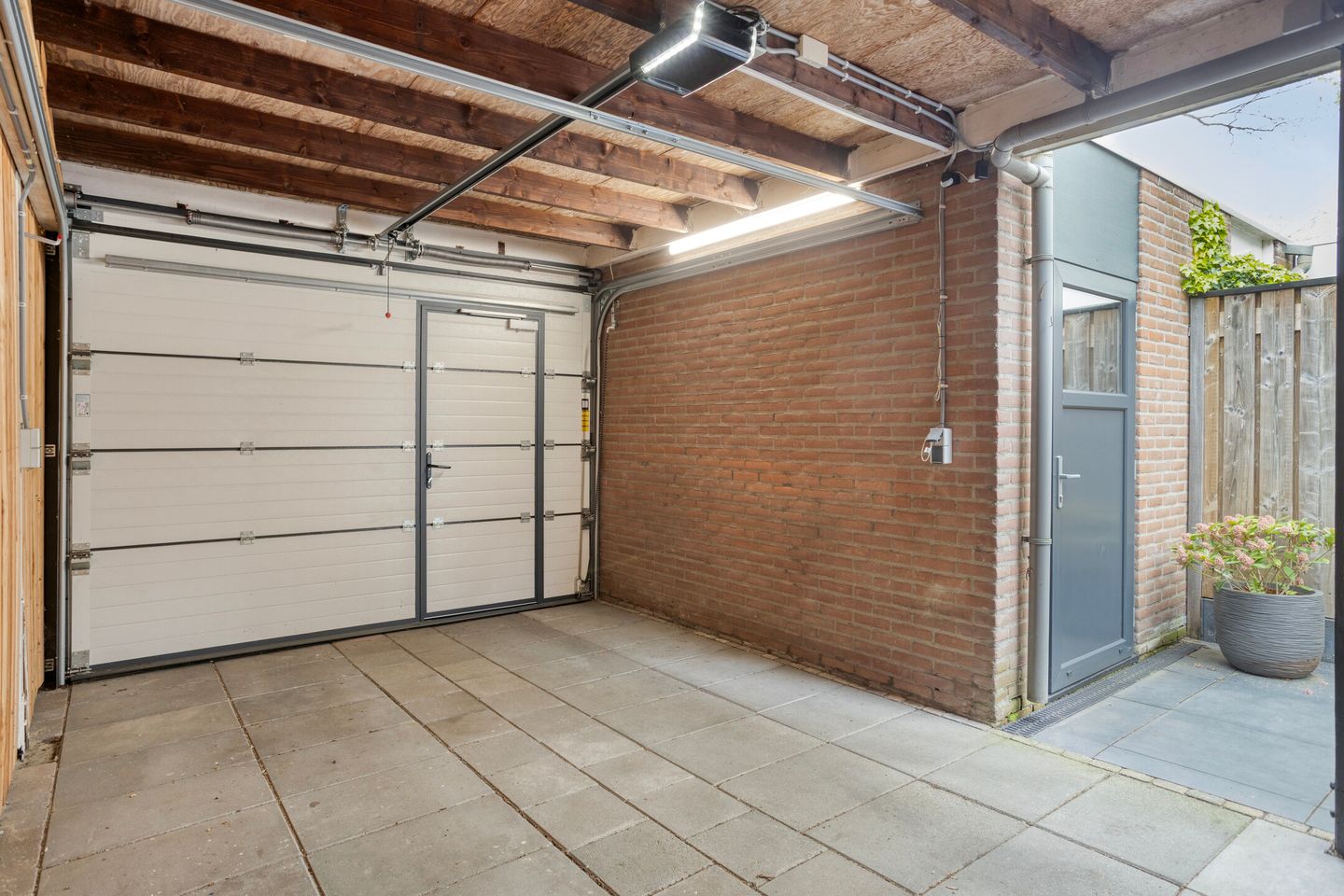 Photo 35 of Leharstraat 6