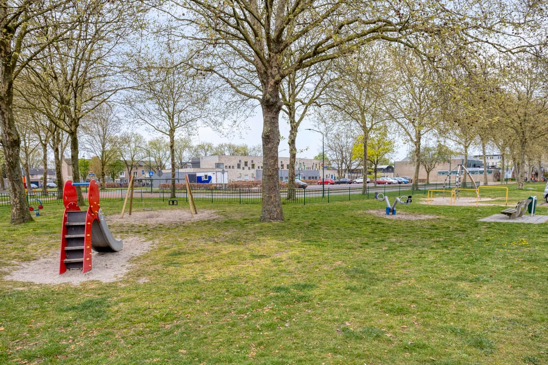 Photo 37 of Leharstraat 6