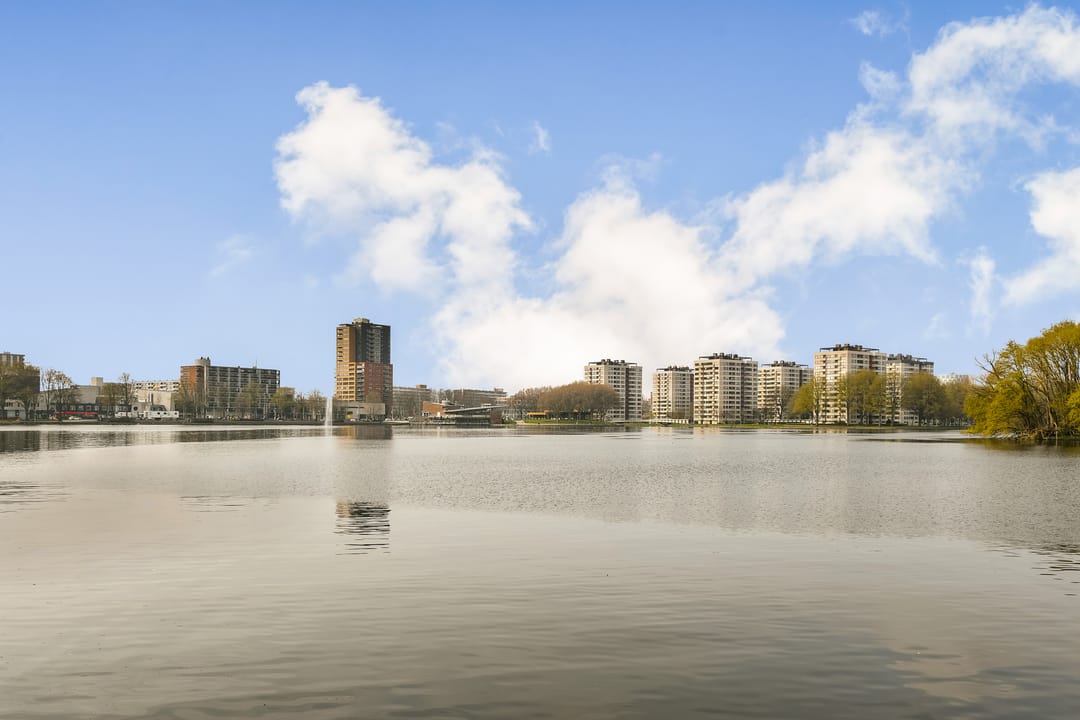 Spacious Apartment with Free View over Sloterplas — 22