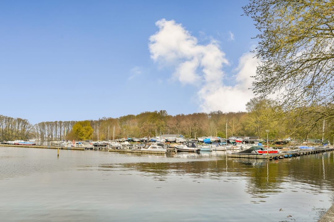 Spacious Apartment with Free View over Sloterplas — 23