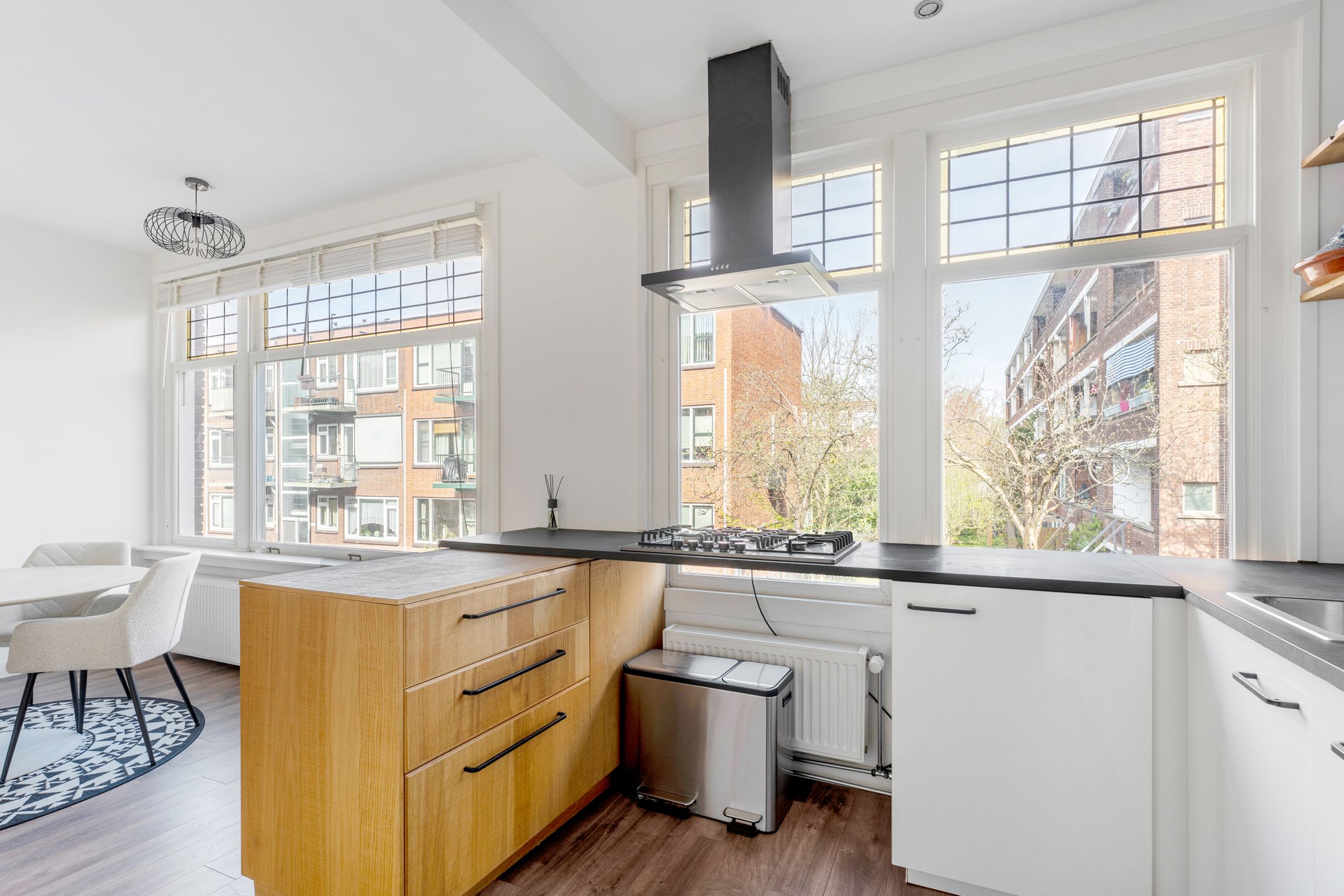 Light apartment with balcony in popular Blijdorp neighborhood — 12