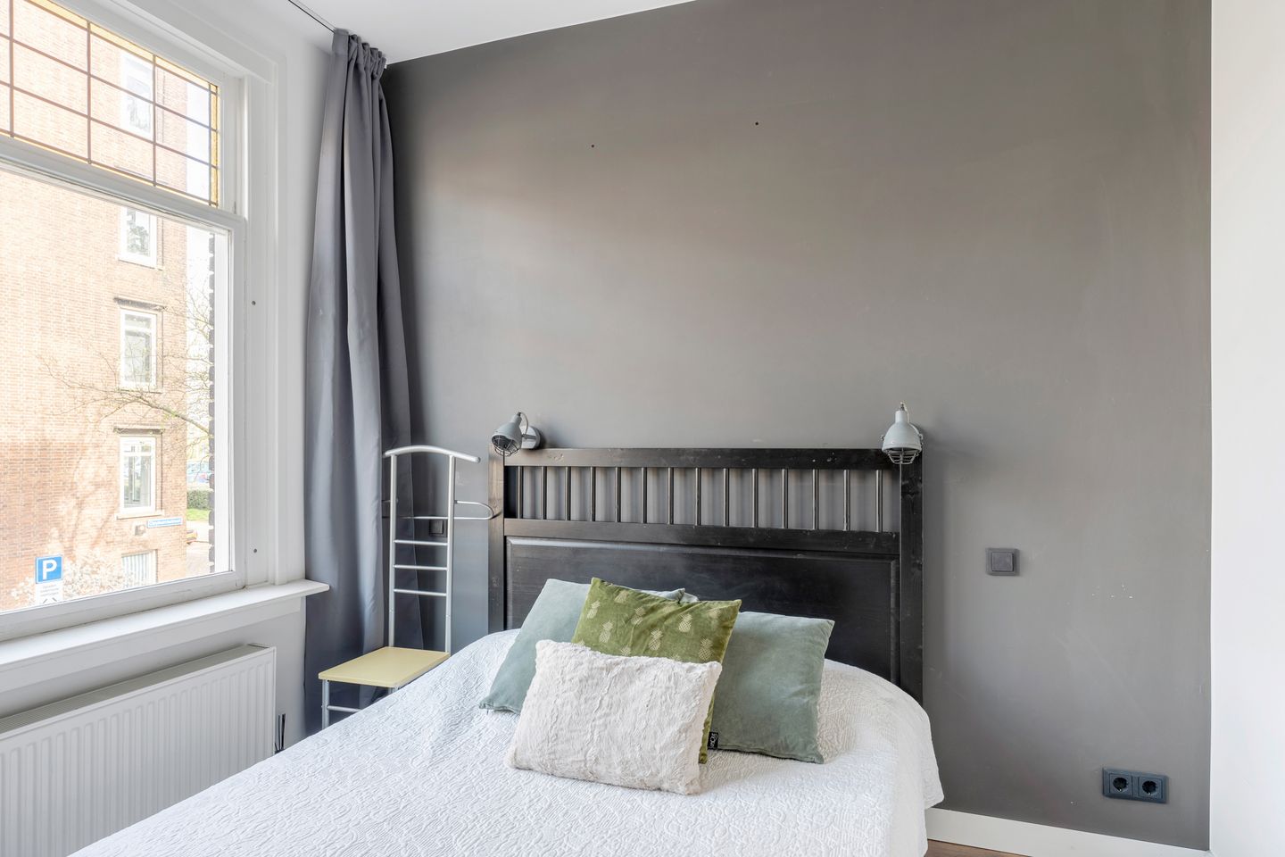 Light apartment with balcony in popular Blijdorp neighborhood — 14