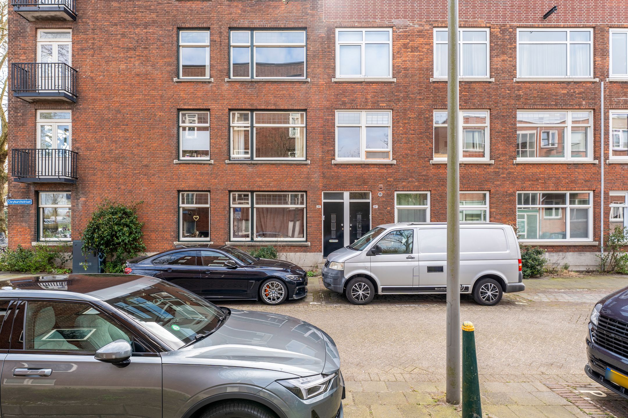 Light apartment with balcony in popular Blijdorp neighborhood — 21