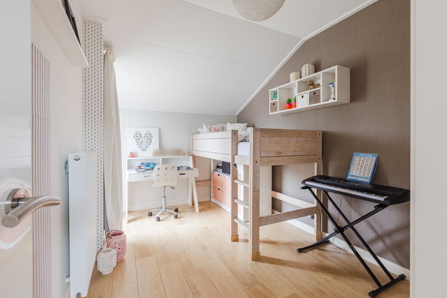 Photo 34 of Langeweide 303