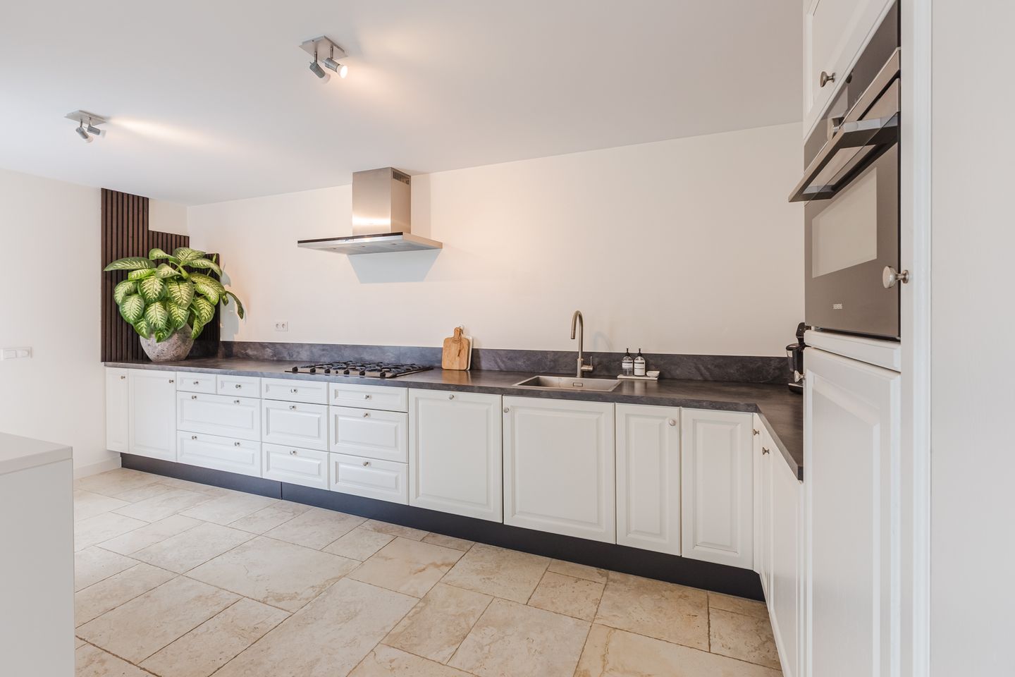 Photo 19 of Langeweide 303