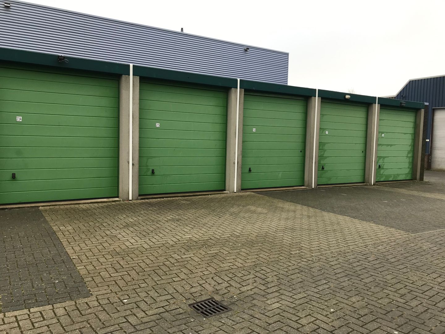 View photo 2 of Neutronweg 15