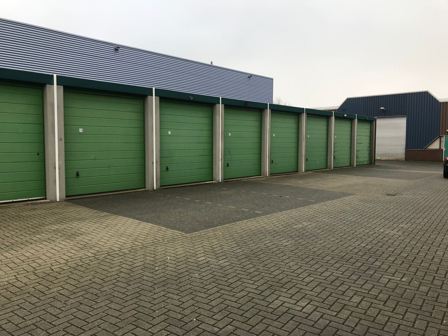 View photo 3 of Neutronweg 15