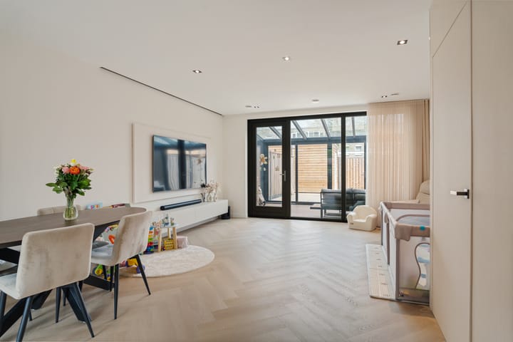 Tussenwoning te koop: Hugo de Grootlaan 26, Zoetermeer