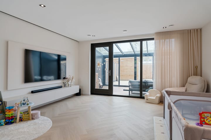Tussenwoning te koop: Hugo de Grootlaan 26, Zoetermeer