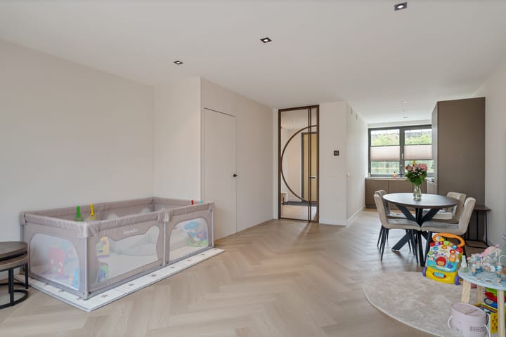 Tussenwoning te koop: Hugo de Grootlaan 26, Zoetermeer