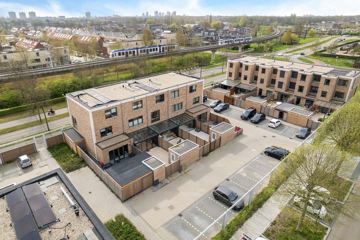 Tussenwoning te koop: Hugo de Grootlaan 26, Zoetermeer