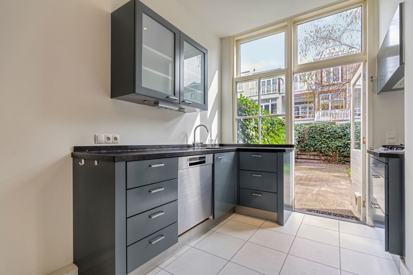 Foto 19 van Van Beverningkstraat 146