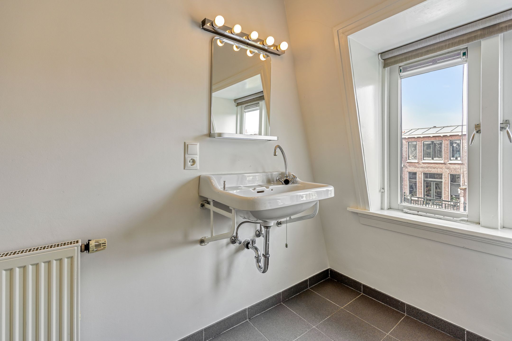 Foto 42 van Van Beverningkstraat 146