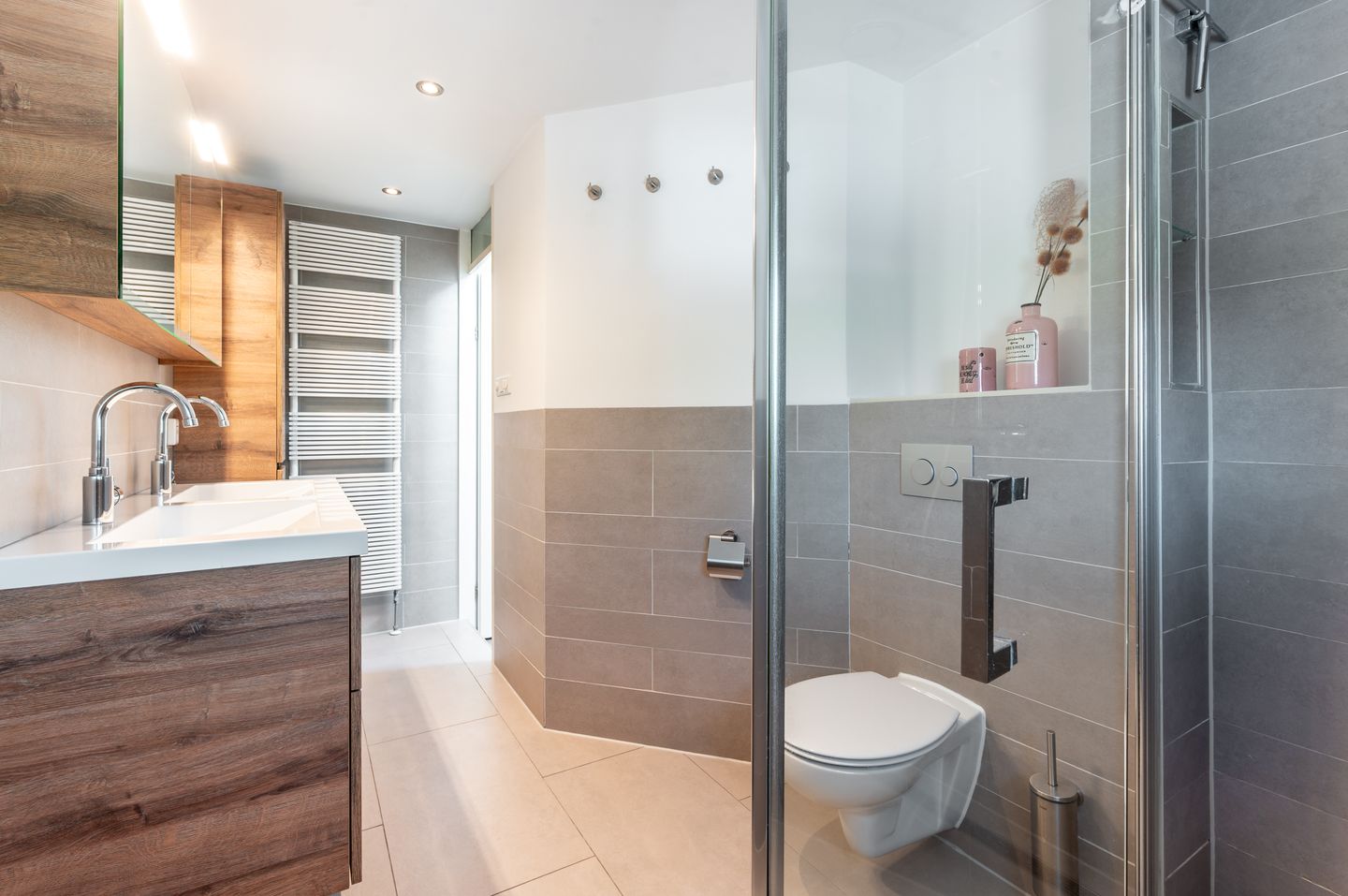 Foto 34 van Adrienne Solserstraat 35