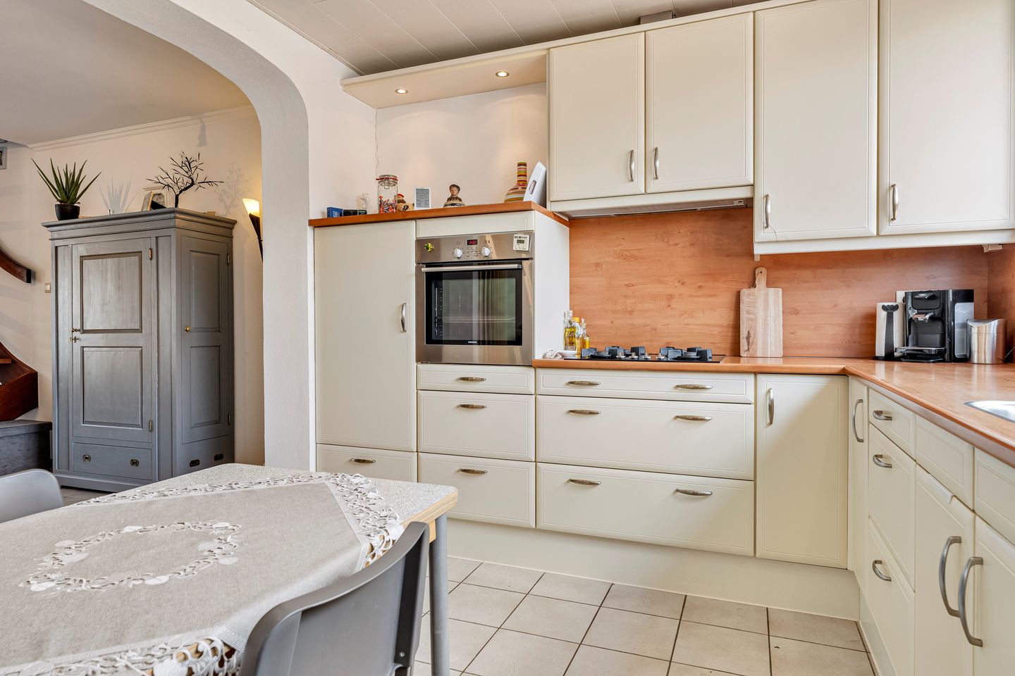Spacious Family Home with Four Bedrooms and Sunny Garden in Oisterwijk — 10