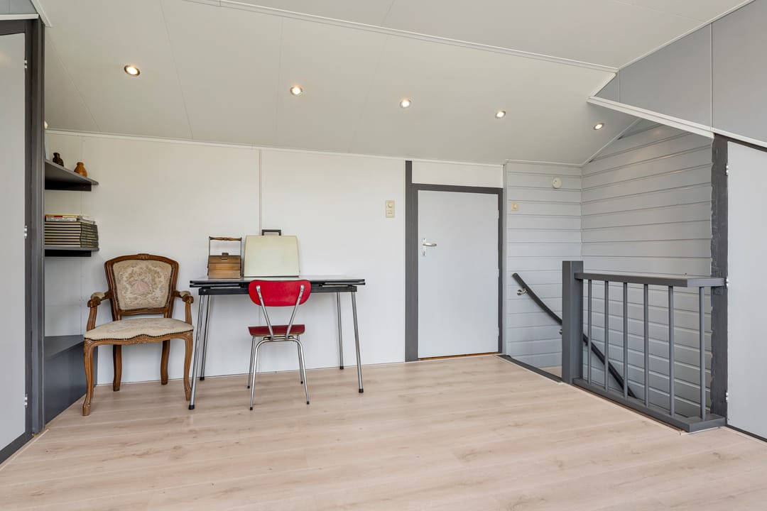 Spacious Family Home with Four Bedrooms and Sunny Garden in Oisterwijk — 23