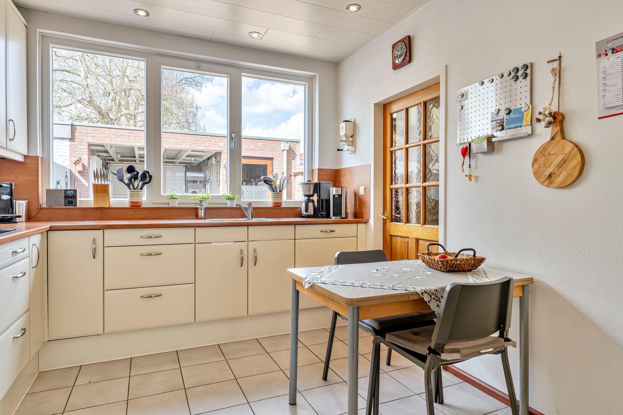 Spacious Family Home with Four Bedrooms and Sunny Garden in Oisterwijk — 9