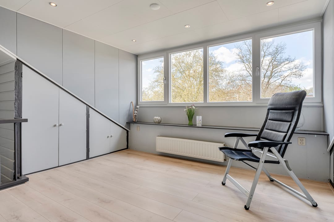 Spacious Family Home with Four Bedrooms and Sunny Garden in Oisterwijk — 22