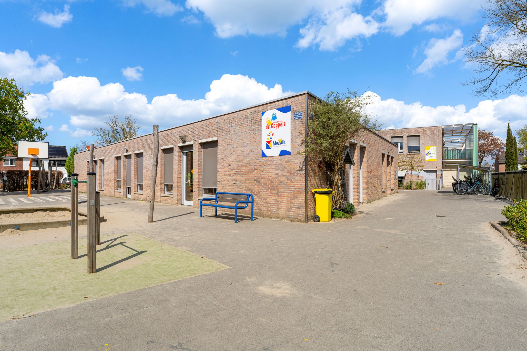 Spacious Family Home with Four Bedrooms and Sunny Garden in Oisterwijk — 33