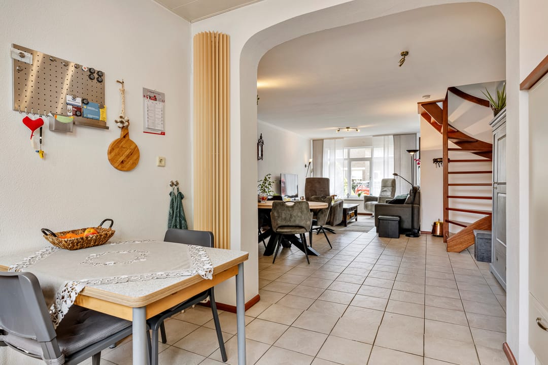 Spacious Family Home with Four Bedrooms and Sunny Garden in Oisterwijk — 11