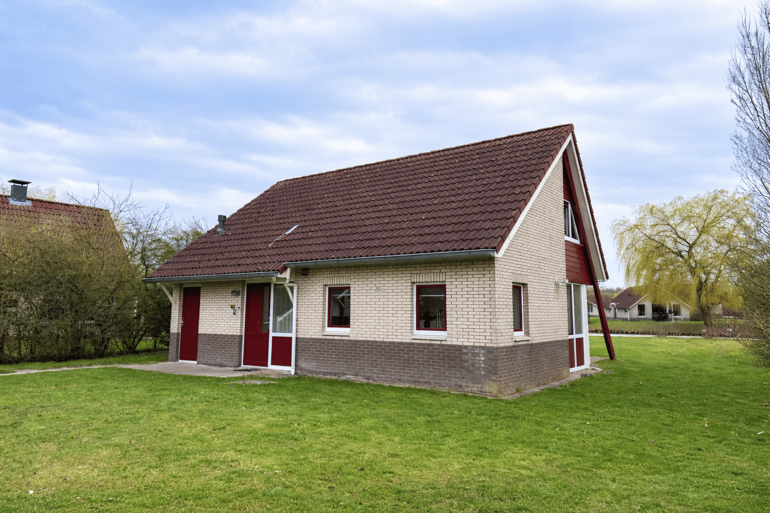 2-bedroom freehold villa in Emmen — photo 3 of 5