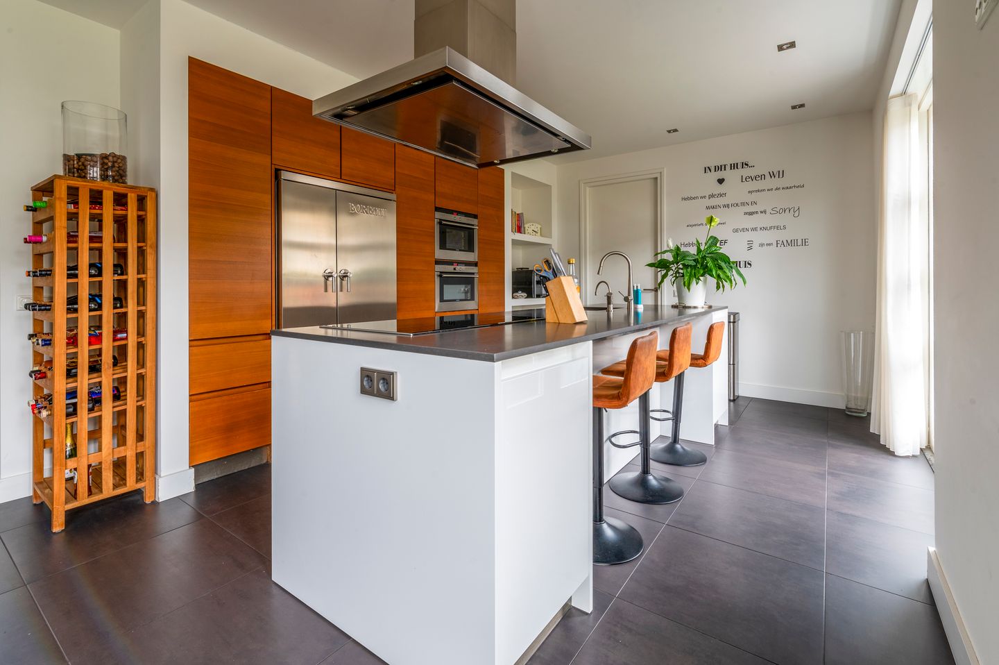 Foto 14 van Velpstraat 12