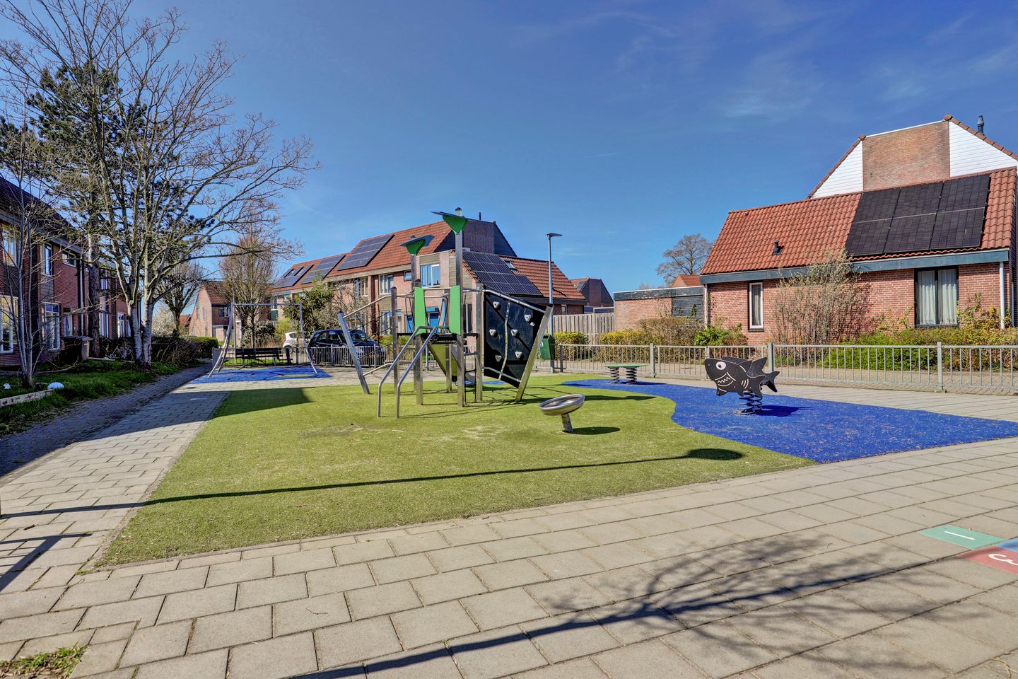 Spacious terraced house with 5 bedrooms and south-facing garden in Andijk Zuid — 25