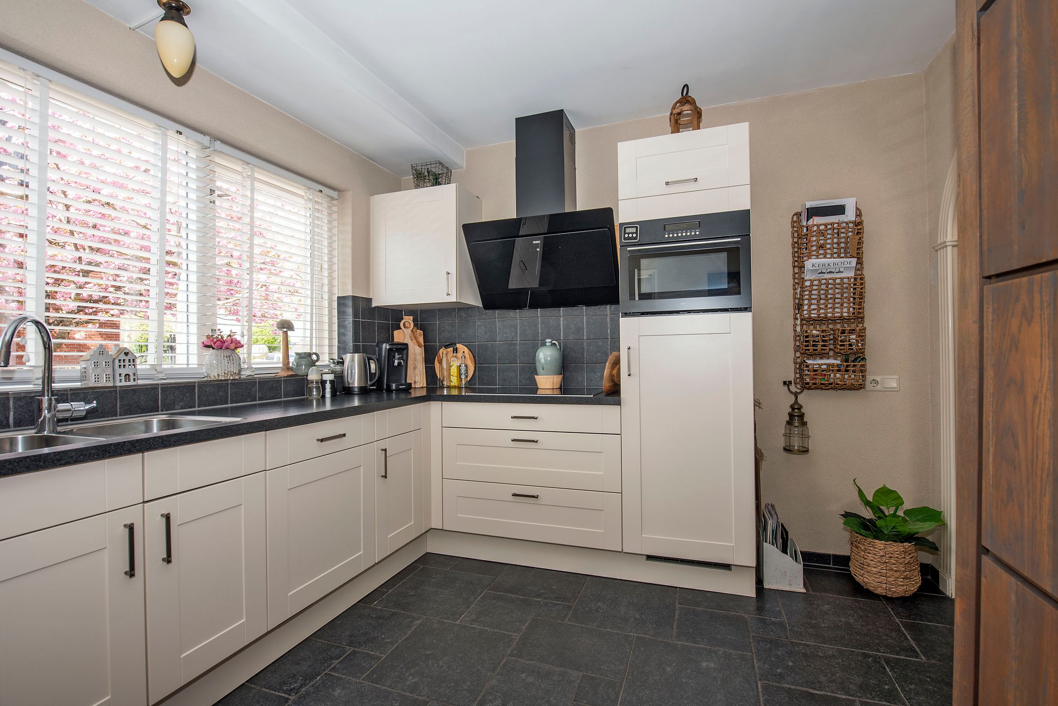 Photo 6 of Haarstraat 161