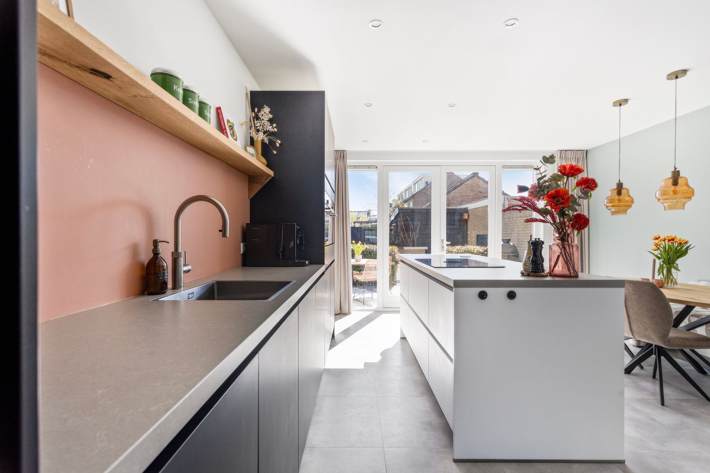 Foto 10 van Meester Ludwigstraat 37