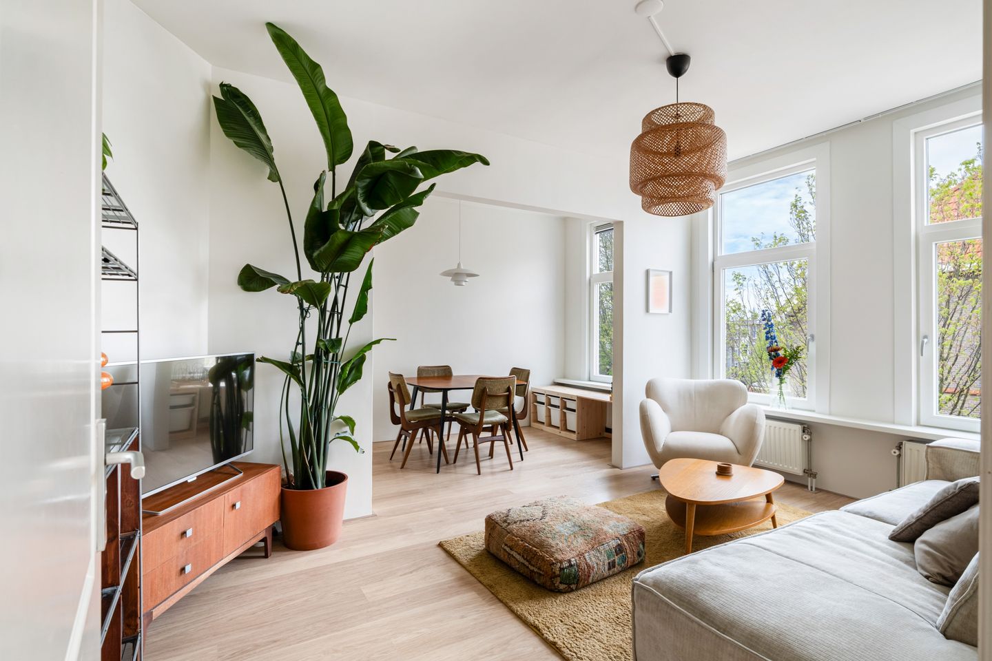 Photo 10 of Hulststraat 8