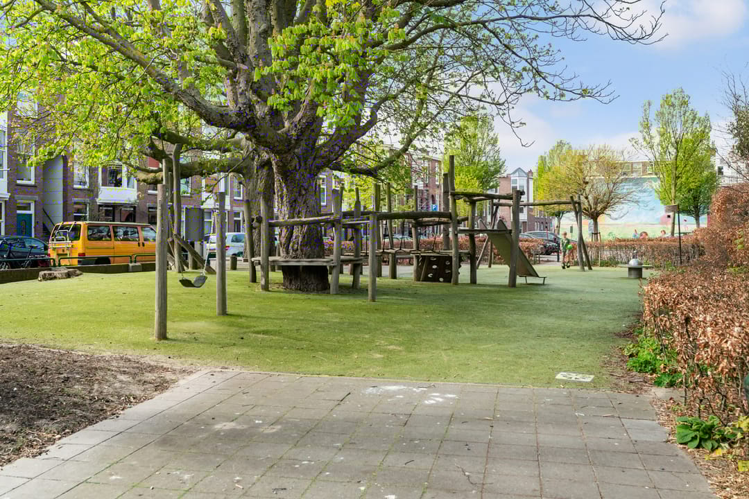 Photo 37 of Hulststraat 8