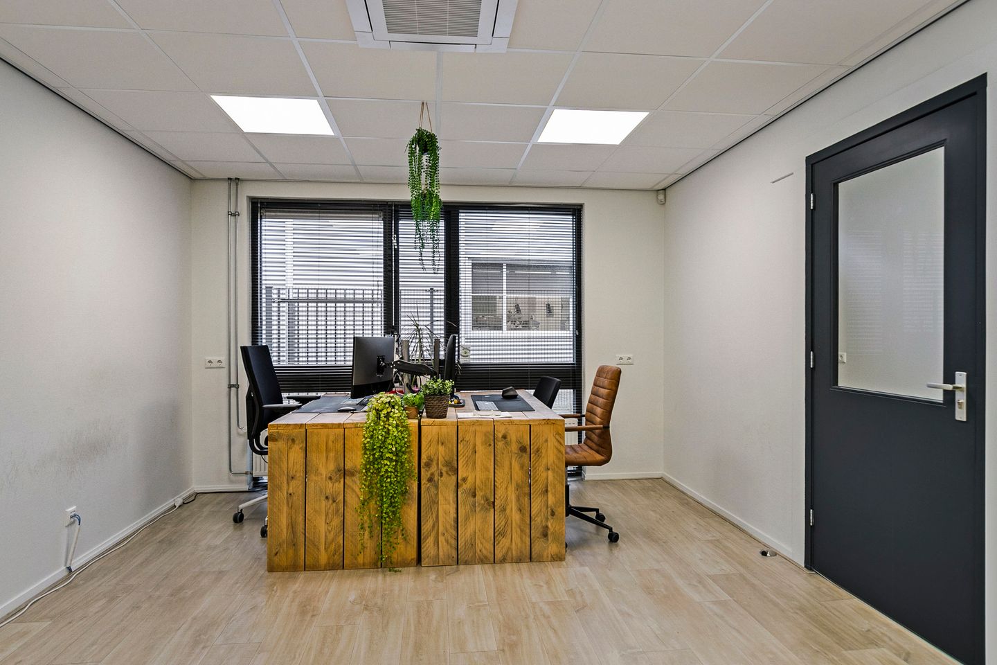 View photo 4 of Curieweg 4