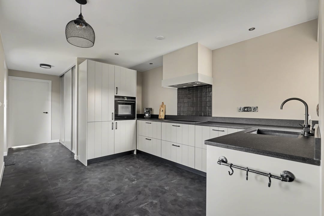 Move-in ready detached home with garage in Krabbendijke — 13