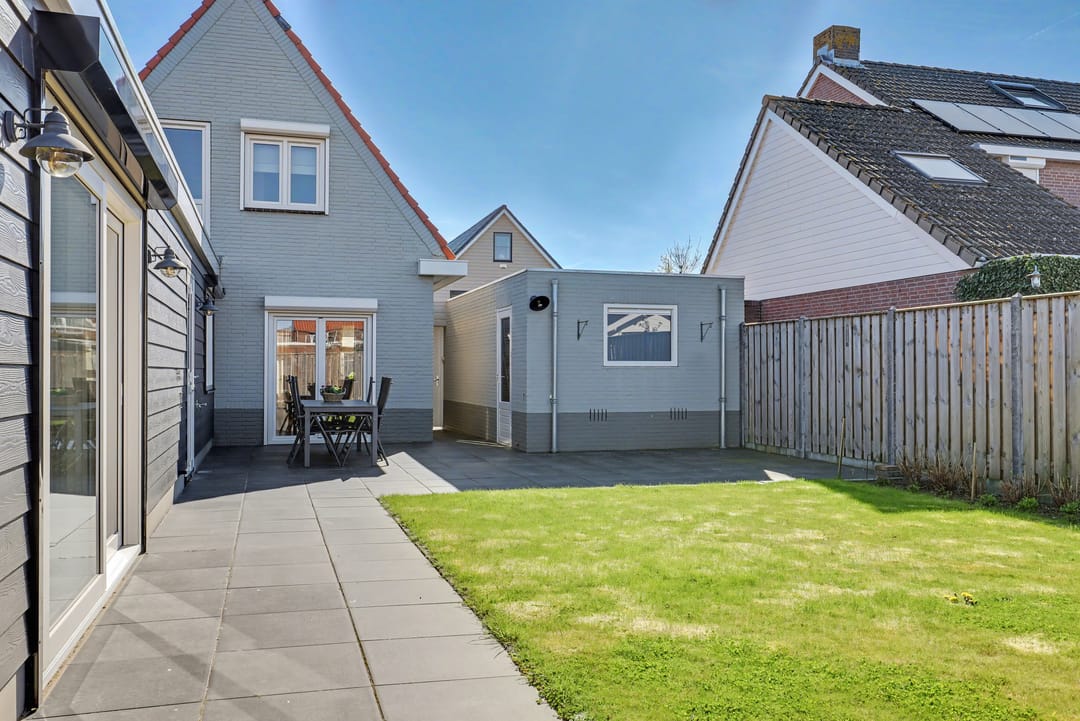 Move-in ready detached home with garage in Krabbendijke — 32