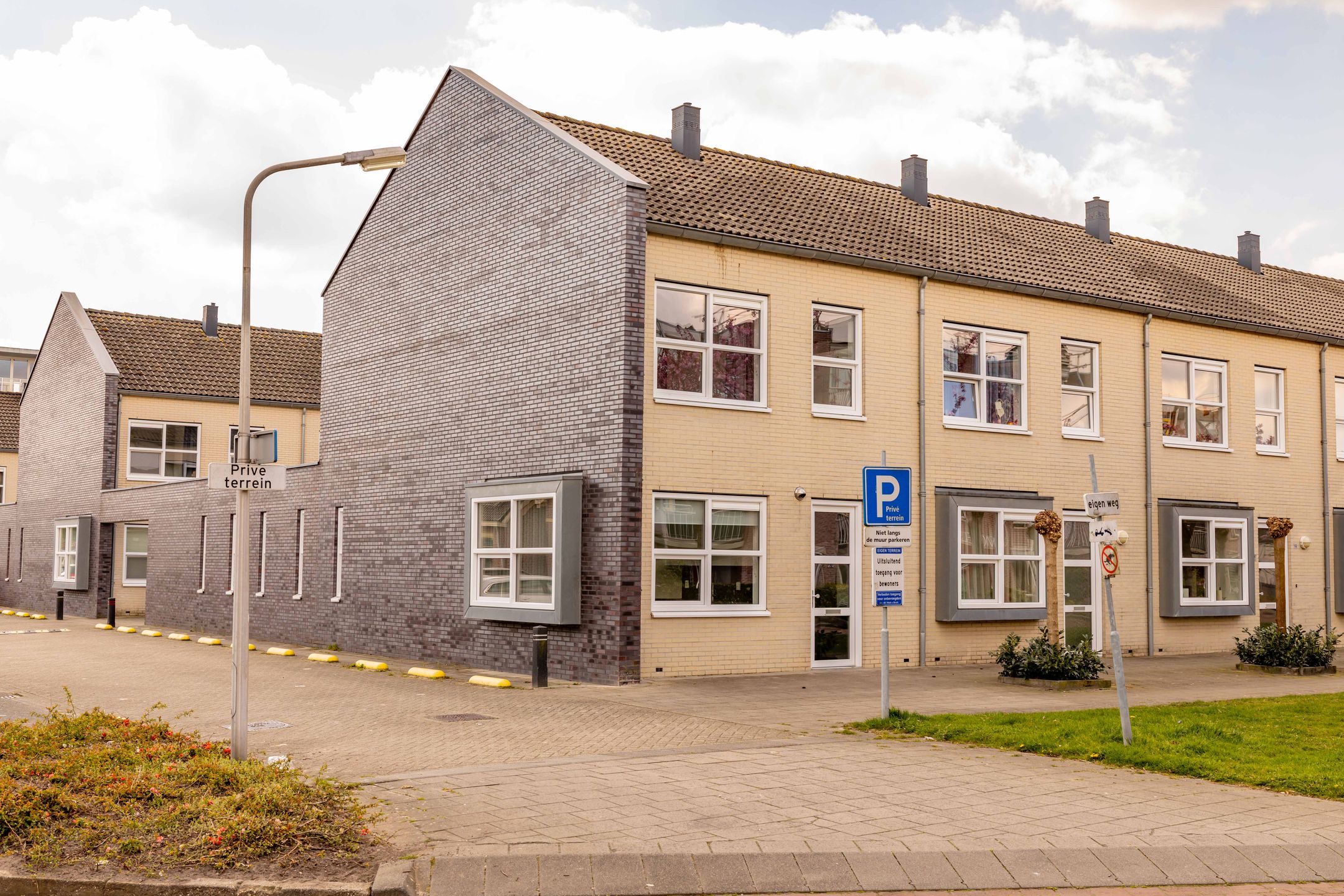 Photo 6 of Wilhelminastraat 136