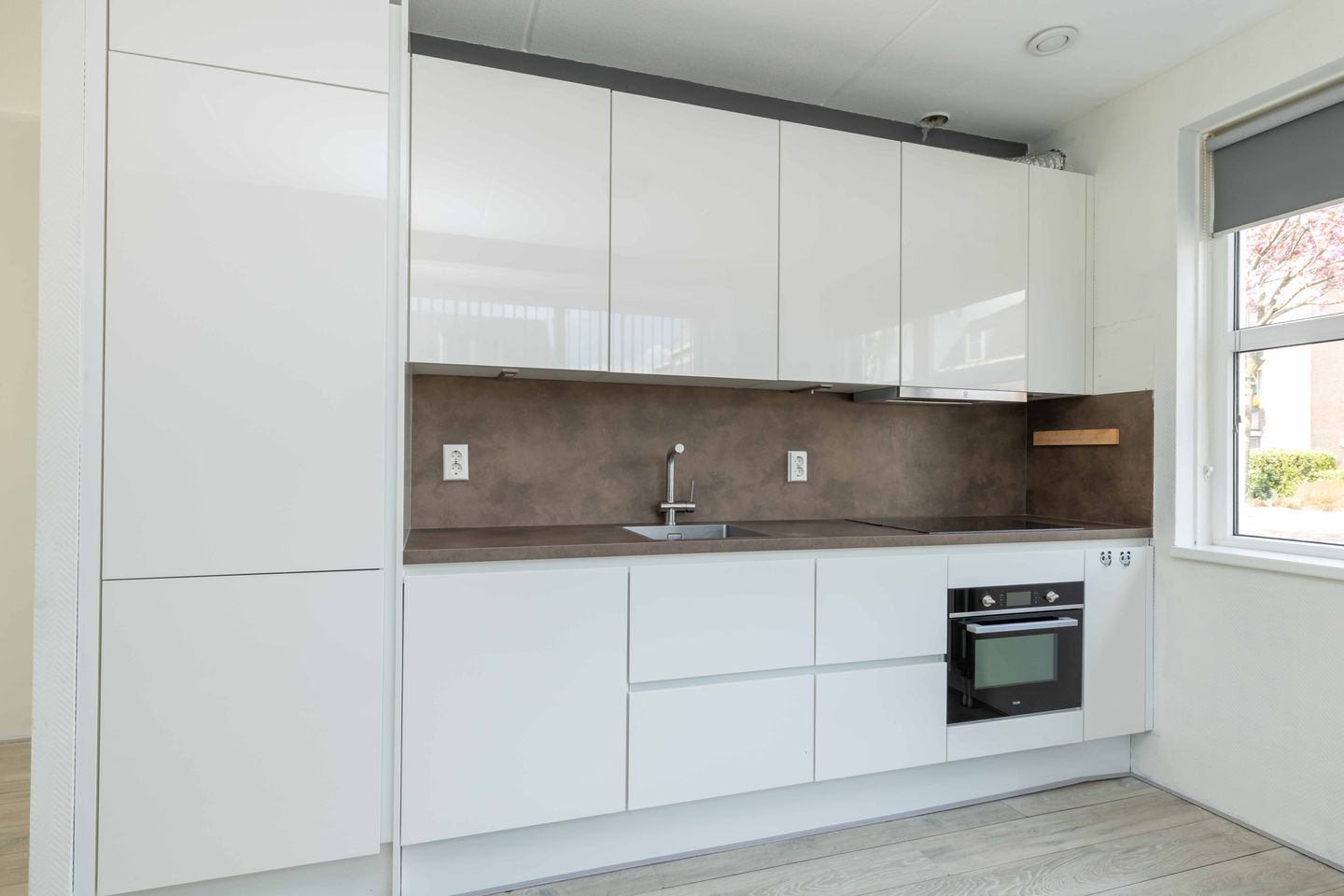 Photo 14 of Wilhelminastraat 136