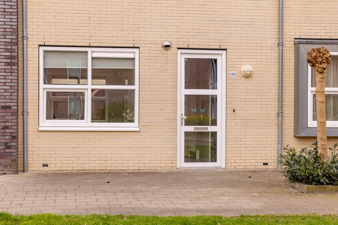 Photo 8 of Wilhelminastraat 136